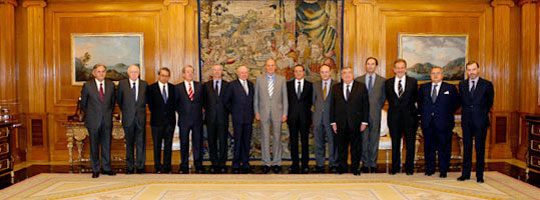 Imagen de los fundadores de la Fundación Transición Española junto con el Rey Juan Carlos I en el palacio de La Moncloa